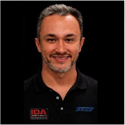 Julio Gontijo, instructor SkyGloss